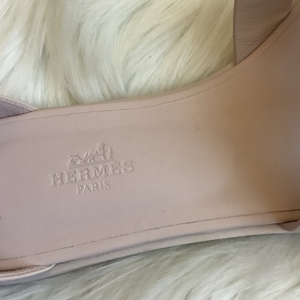 Hermes Santorini Light Pink Sandals - Picture 3 of 7